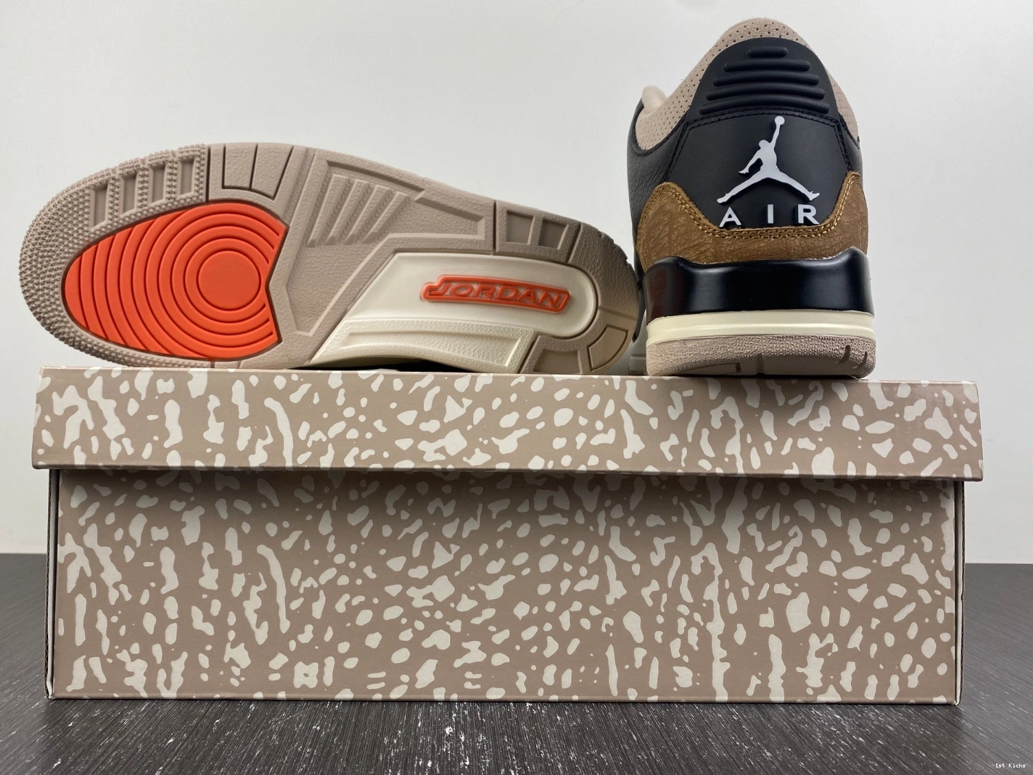 Jordan CT8532-008 Air Desert Cement 3 0315